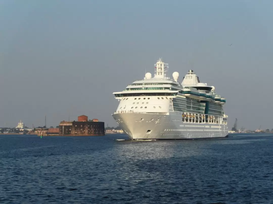 Круизный лайнер «Jewel of the Seas» Круизный лайнер «Jewel of the Seas»