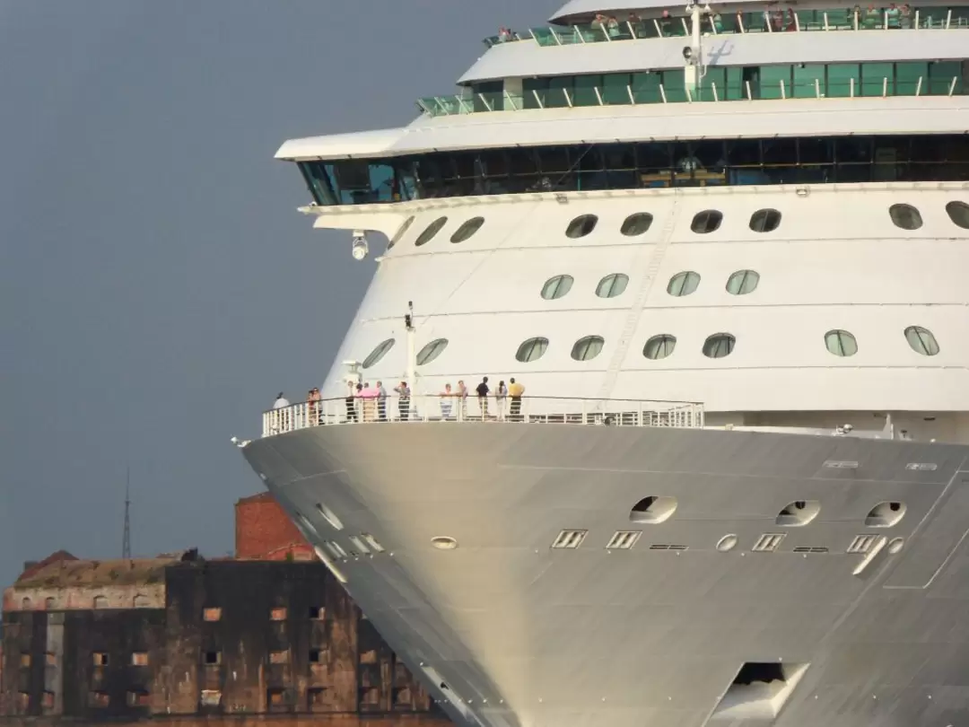 Круизный лайнер «Jewel of the Seas» Круизный лайнер «Jewel of the Seas»
