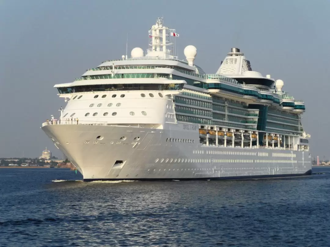 Круизный лайнер «Jewel of the Seas» Круизный лайнер «Jewel of the Seas»