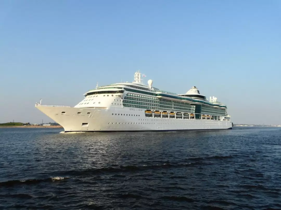 Круизный лайнер «Jewel of the Seas» Круизный лайнер «Jewel of the Seas»