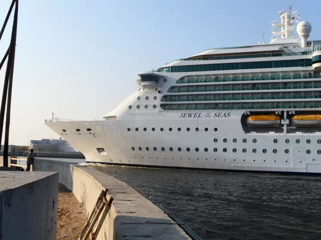 Круизный лайнер «Jewel of the Seas» Круизный лайнер «Jewel of the Seas»