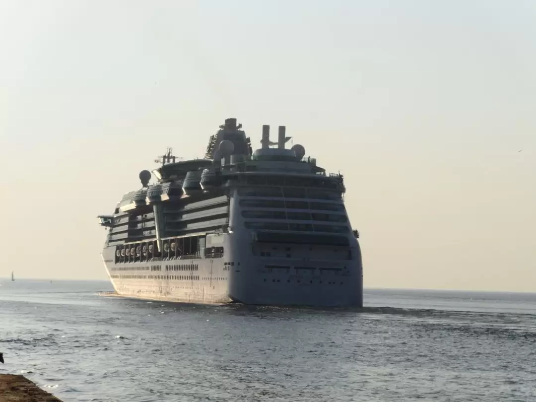 Круизный лайнер «Jewel of the Seas» Круизный лайнер «Jewel of the Seas»