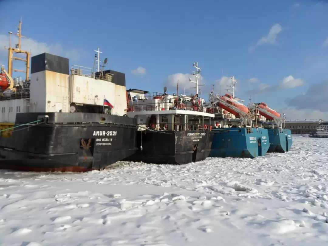 Вид с кормы на суда класса река-море Вид с кормы на суда класса река-море