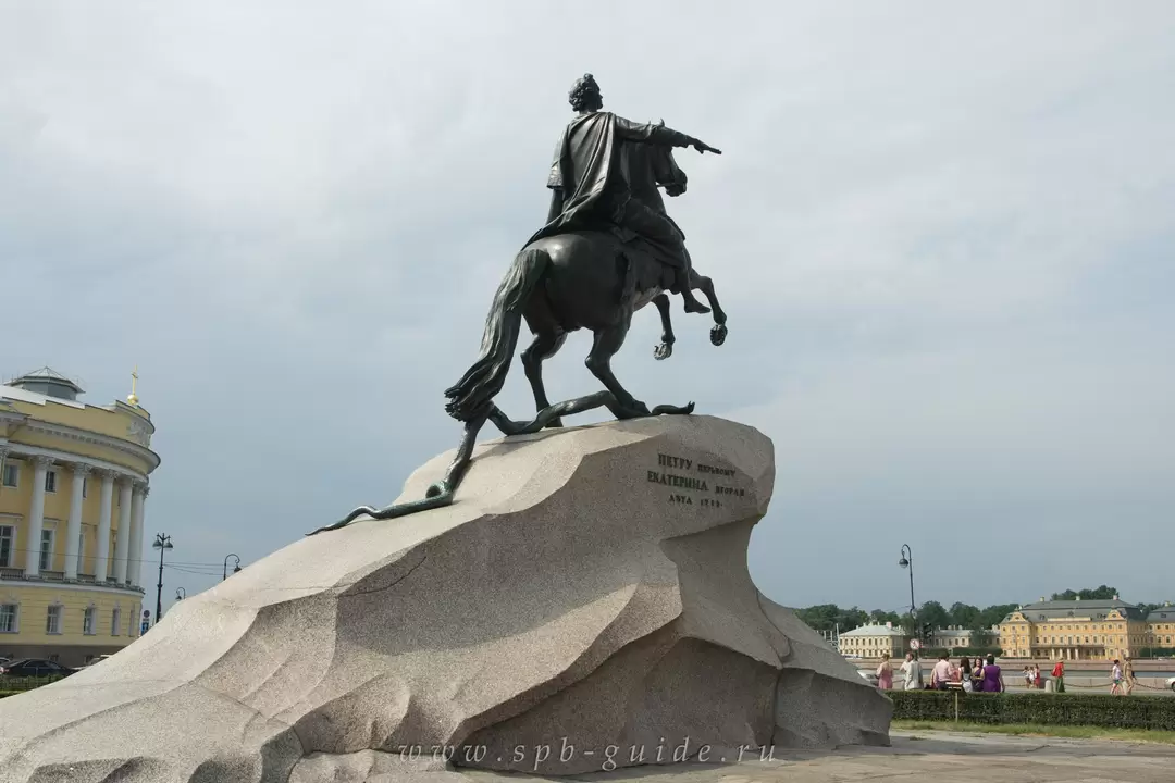 Памятник Петру I «Медный всадник» в Санкт-Петербурге Памятник Петру I «Медный всадник» в Санкт-Петербурге