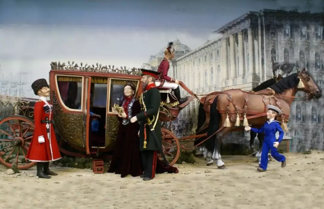 Семья Александра III на прогулке — Музей кукол в Санкт-Петербурге Семья Александра III на прогулке — Музей кукол в Санкт-Петербурге