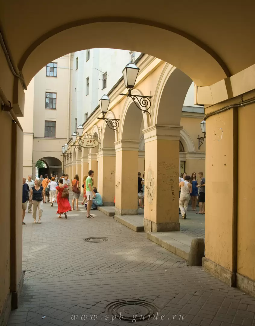 Дворы капеллы в Санкт-Петербурге