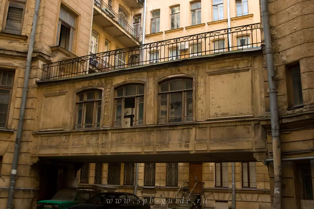 Дворы-колодцы в СПб, доходный дом Ю. Б. Бака
