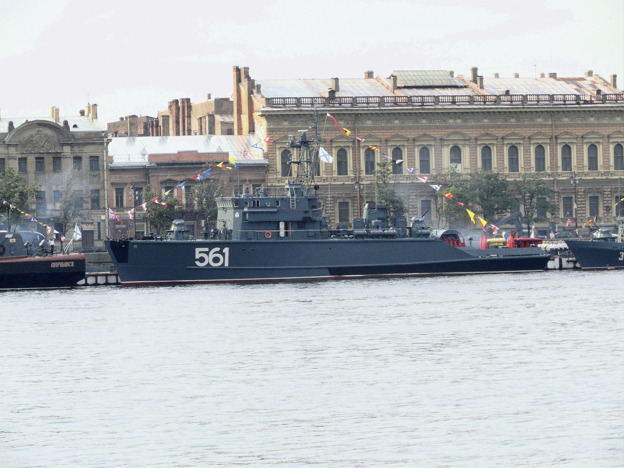 Базовый тральщик «БТ-561» Базовый тральщик «БТ-561»