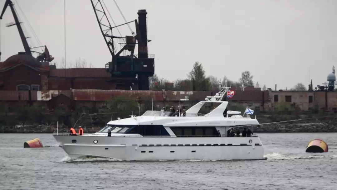 Катер Главкома ВМФ РФ «Буревестник» Катер Главкома ВМФ РФ «Буревестник»