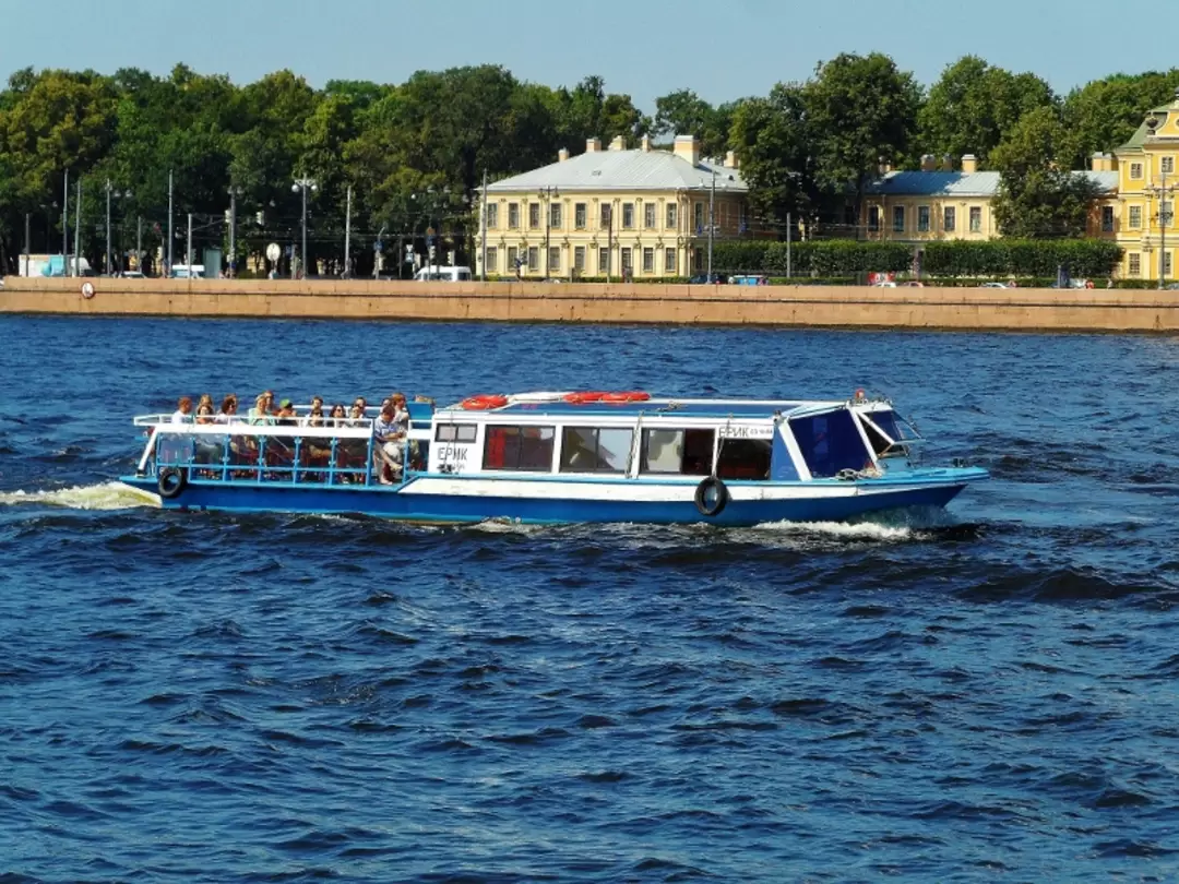 Прогулочный теплоход «Ерик» Прогулочный теплоход «Ерик»