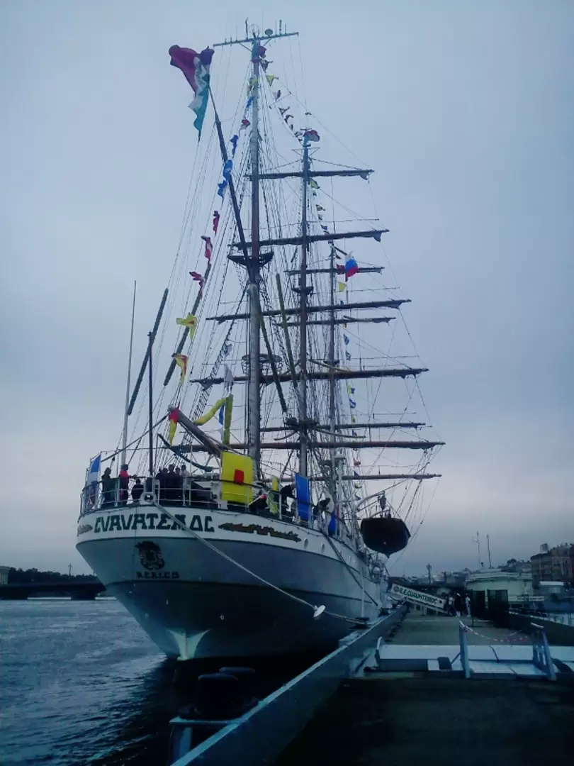 Барк «Куатемок» ВМС Мексики Барк «Куатемок» ВМС Мексики