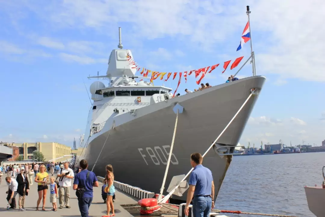 Фрегат ВМС Нидерландов «Evertsen» борт. № F 805 Фрегат ВМС Нидерландов «Evertsen» борт. № F 805