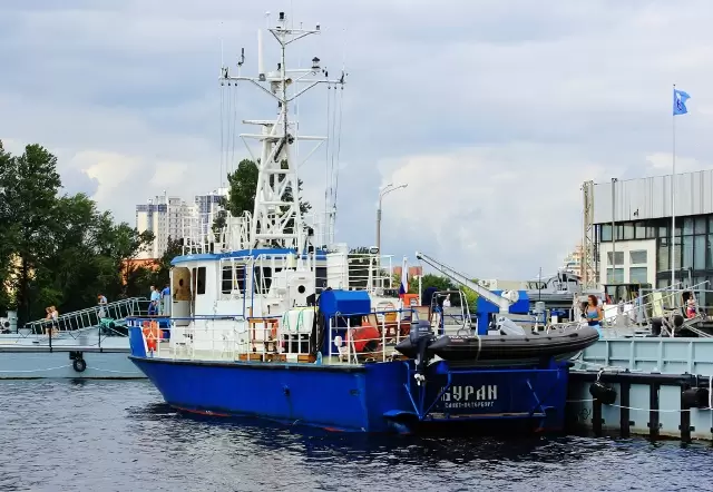Морской испытательный комплекс на базе катера проекта Р-2030 «Буран» Морской испытательный комплекс на базе катера проекта Р-2030 «Буран»