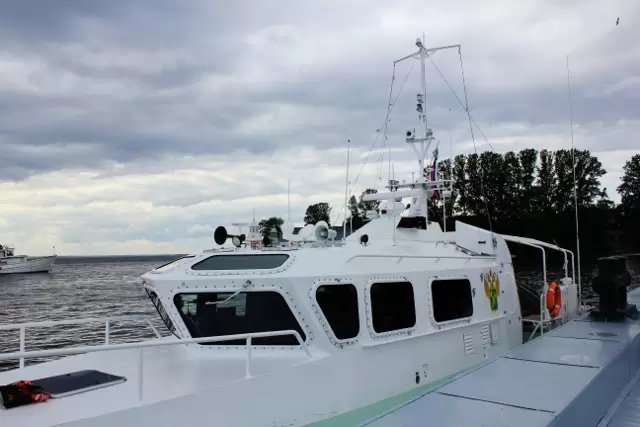 ТС-530 — среднее таможенное судно типа «Лидер-17» ТС-530 — среднее таможенное судно типа «Лидер-17»