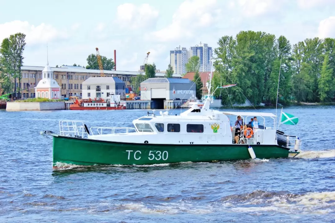 ТС-530 — среднее таможенное судно типа «Лидер-17» ТС-530 — среднее таможенное судно типа «Лидер-17»