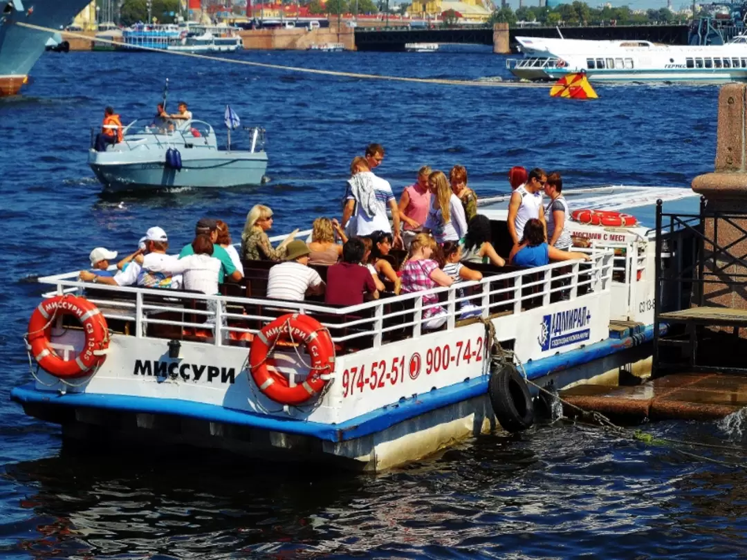Посадка пассажиров на теплоход Посадка пассажиров на теплоход