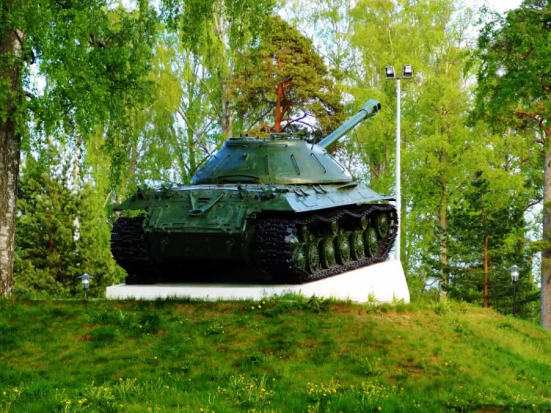 Вид на ГМ «Крепость Корела» с территории военного санатория