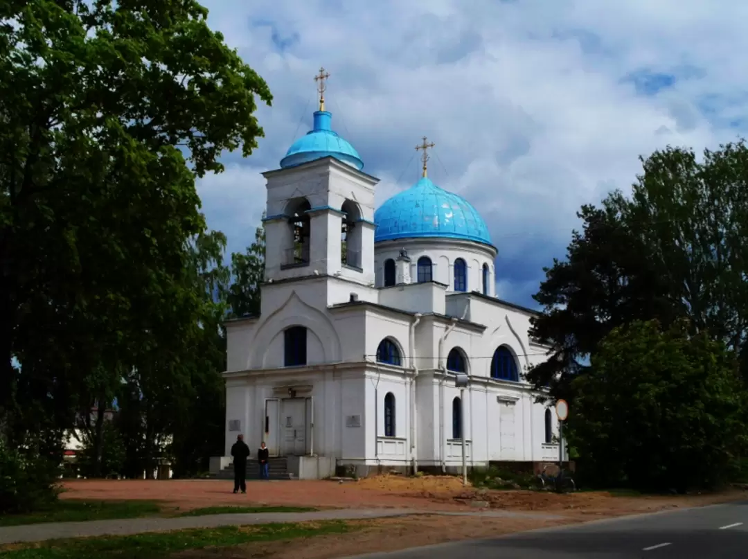 Храм Рождества Пресвятой  Богородицы. Возведен по проекту архитектора Луиса Туллиуса Иоахима Висконти в 1836-1847 годах, освящен в 1847 году