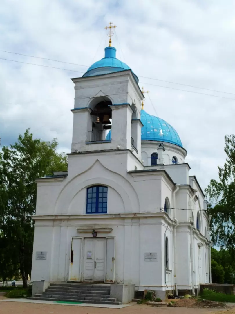 Храм Рождества Пресвятой  Богородицы. Возведен по проекту архитектора Луиса Туллиуса Иоахима Висконти в 1836-1847 годах, освящен в 1847 году