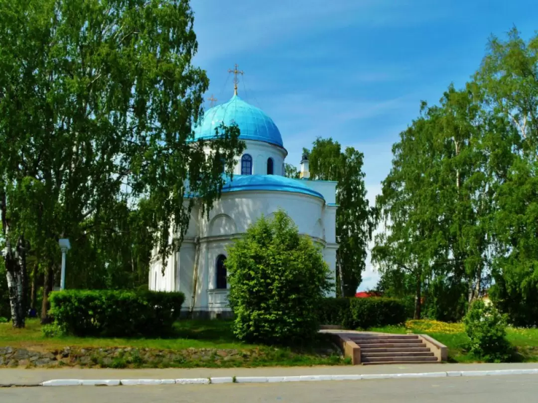 Храм Рождества Пресвятой  Богородицы. Возведен по проекту архитектора Луиса Туллиуса Иоахима Висконти в 1836-1847 годах, освящен в 1847 году