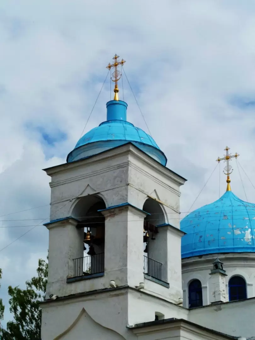 Храм Рождества Пресвятой  Богородицы. Возведен по проекту архитектора Луиса Туллиуса Иоахима Висконти в 1836-1847 годах, освящен в 1847 году