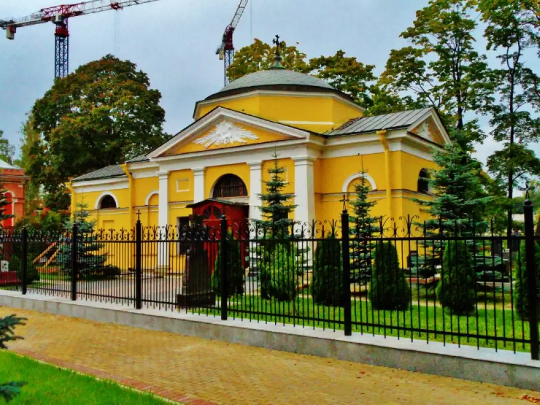 Армянское кладбище на острове Декабристов. Церковь св. Воскресения Армянское кладбище на острове Декабристов. Церковь св. Воскресения