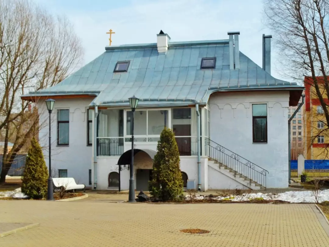 Служебное здание храма Благовещения Пресвятой Богородицы в Полюстрово Служебное здание храма Благовещения Пресвятой Богородицы в Полюстрово
