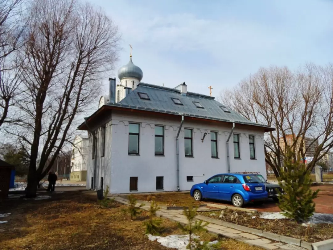 Служебное здание храма Богородицы в Полюстрово Служебное здание храма Богородицы в Полюстрово