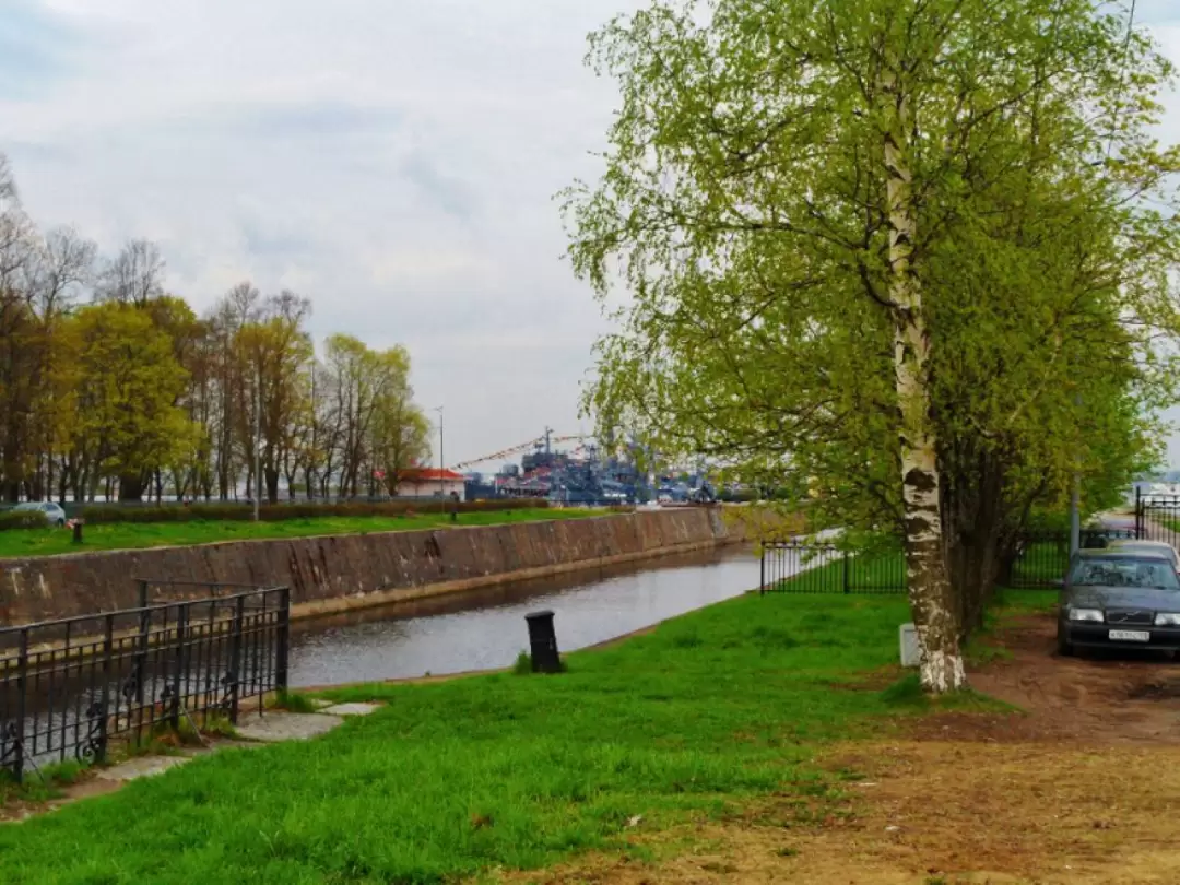 Правый берег Петровского канала Правый берег Петровского канала
