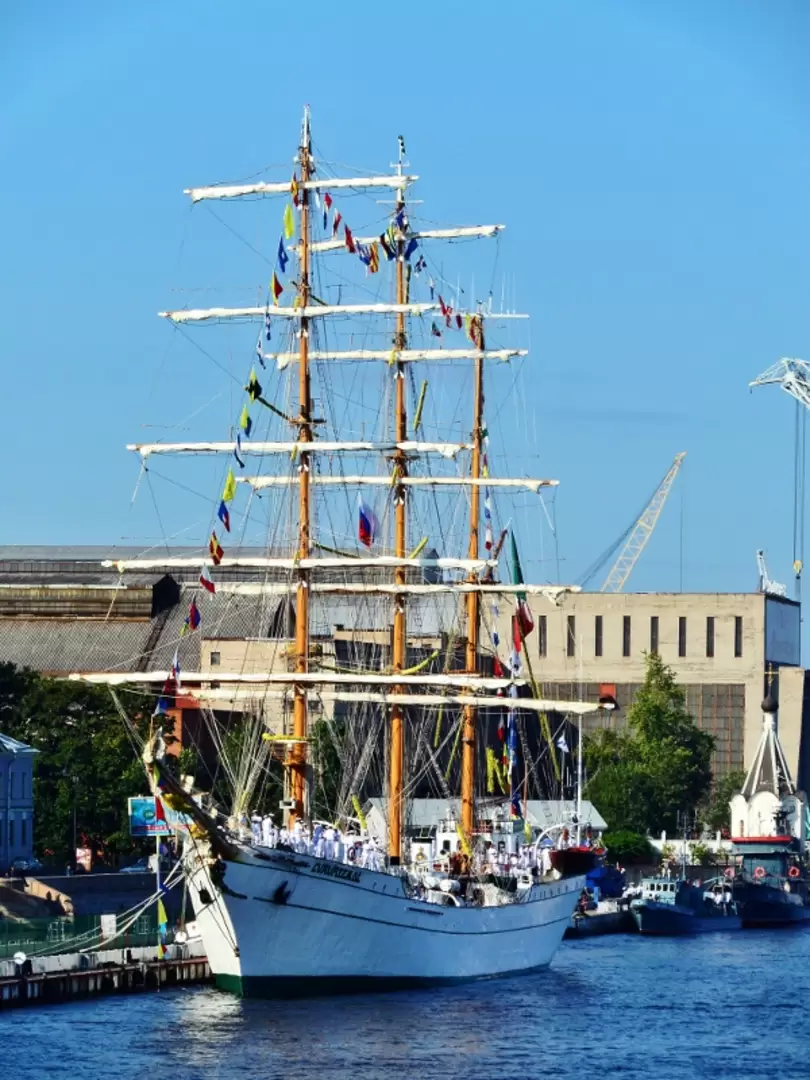 «Cuauhtemoc» 3-х мачтовый барк ВМС Мексики «Cuauhtemoc» 3-х мачтовый барк ВМС Мексики