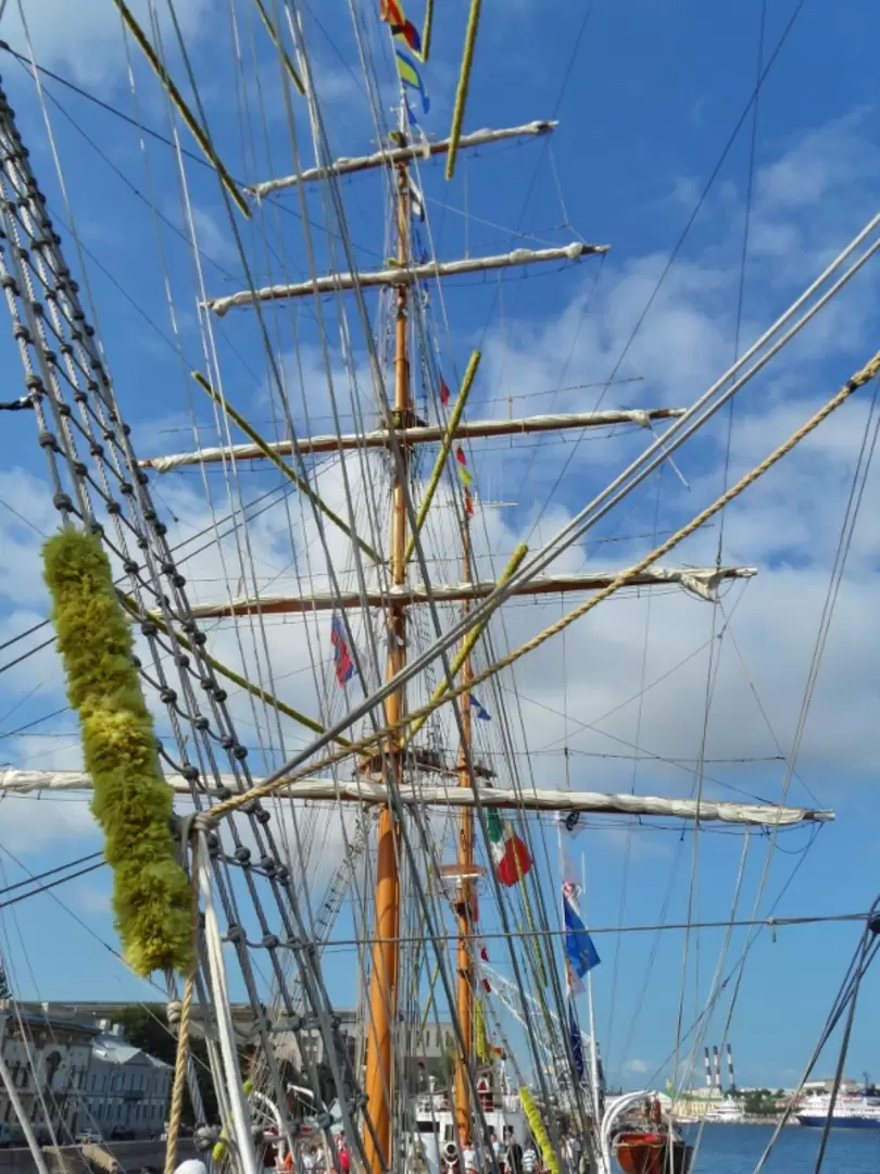 «Cuauhtemoc» 3-х мачтовый барк ВМС Мексики «Cuauhtemoc» 3-х мачтовый барк ВМС Мексики