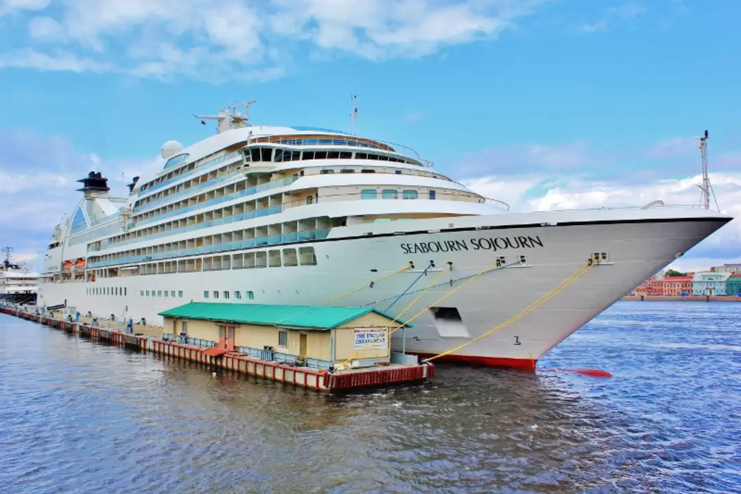 Круизный лайнер класса люкс «Seabourn Sojourn» Круизный лайнер класса люкс «Seabourn Sojourn»