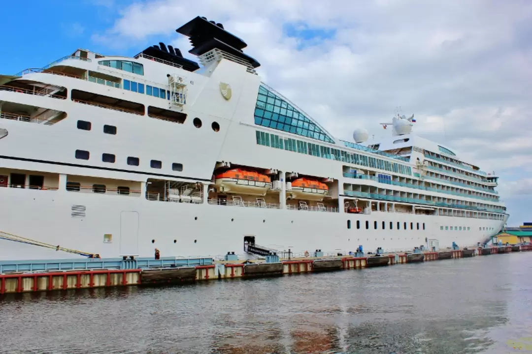 Круизный лайнер класса люкс «Seabourn Sojourn» Круизный лайнер класса люкс «Seabourn Sojourn»