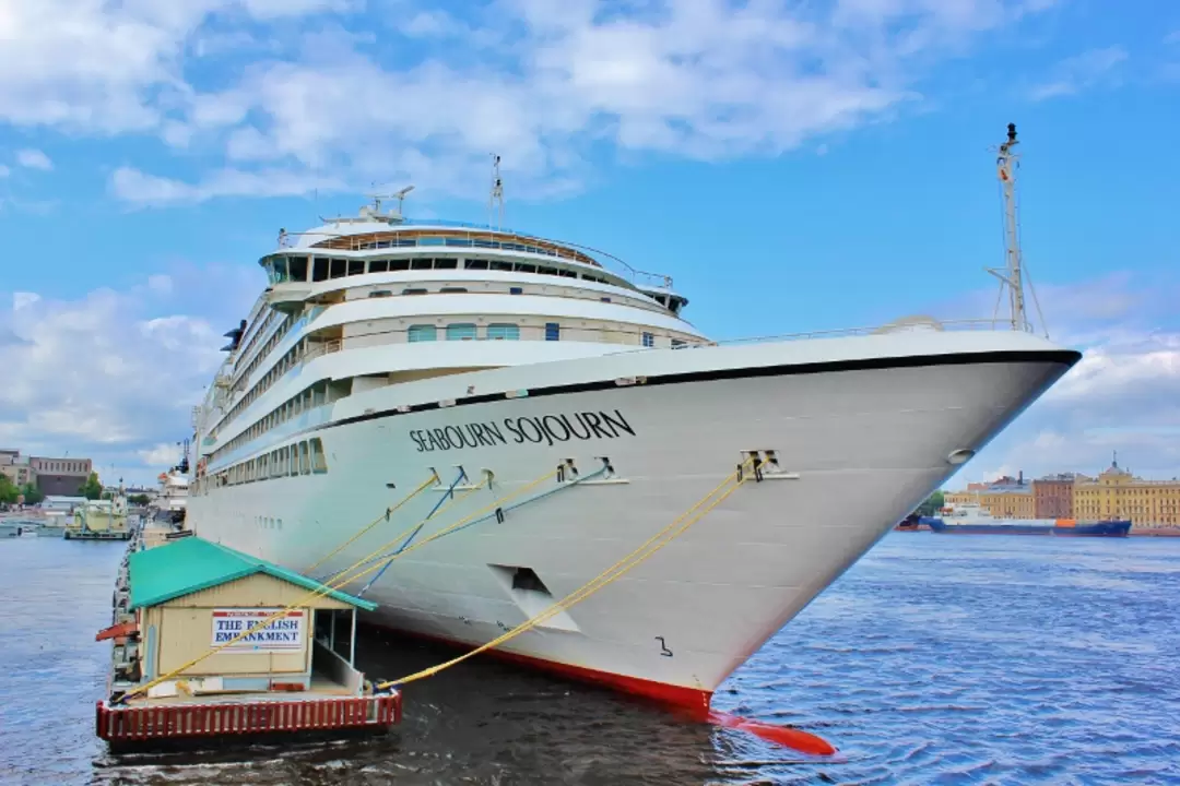 Круизный лайнер класса люкс «Seabourn Sojourn» Круизный лайнер класса люкс «Seabourn Sojourn»