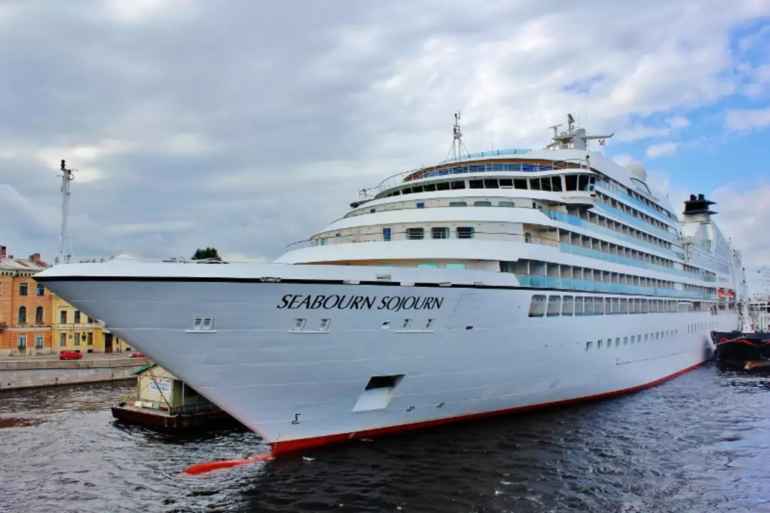 Круизный лайнер класса люкс «Seabourn Sojourn» Круизный лайнер класса люкс «Seabourn Sojourn»