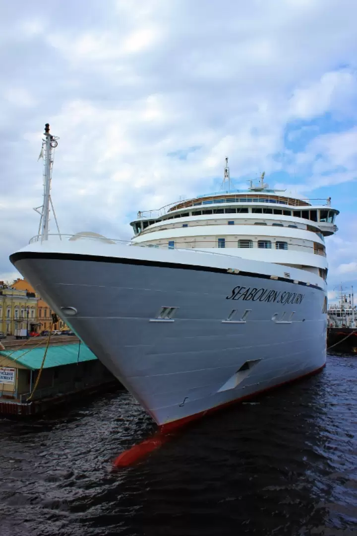 Круизный лайнер класса люкс «Seabourn Sojourn» Круизный лайнер класса люкс «Seabourn Sojourn»