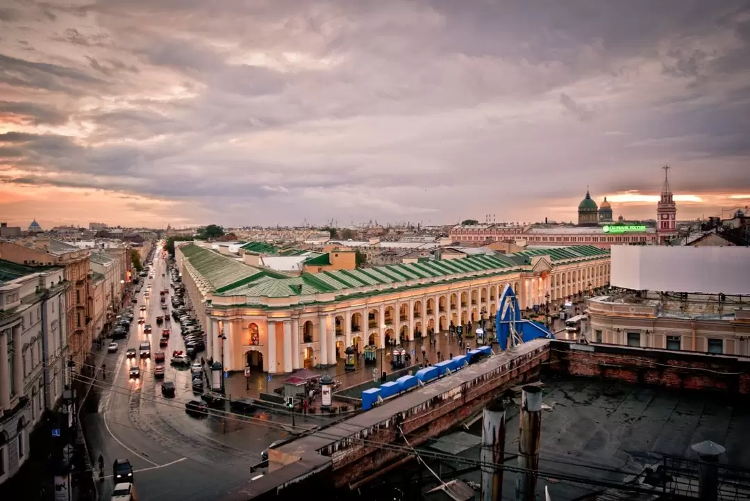 Экскурсии по крышам Санкт-Петербурга, Гостиный двор и улица Садовая Экскурсии по крышам Санкт-Петербурга, Гостиный двор и улица Садовая