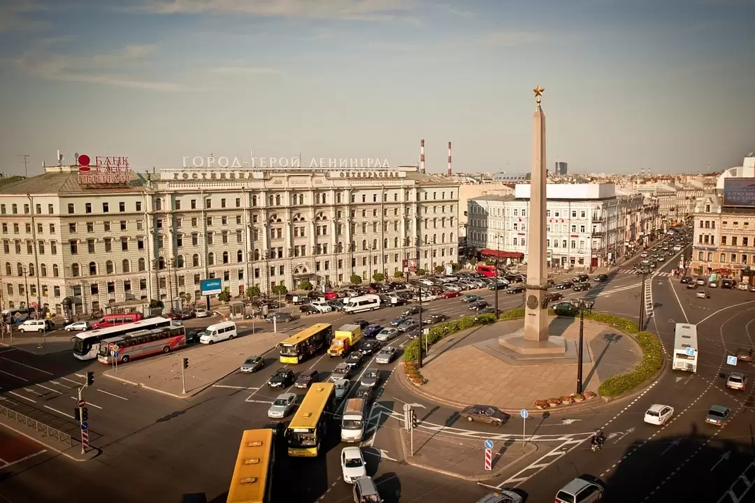 Экскурсии по крышам Санкт-Петербурга, площадь Восстания и гостиница «Октябрьская» Экскурсии по крышам Санкт-Петербурга, площадь Восстания и гостиница «Октябрьская»