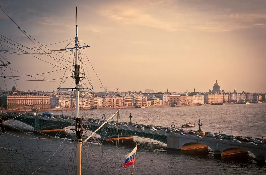 Экскурсии по крышам Санкт-Петербурга, вид на Троицкий мост и Неву Экскурсии по крышам Санкт-Петербурга, вид на Троицкий мост и Неву
