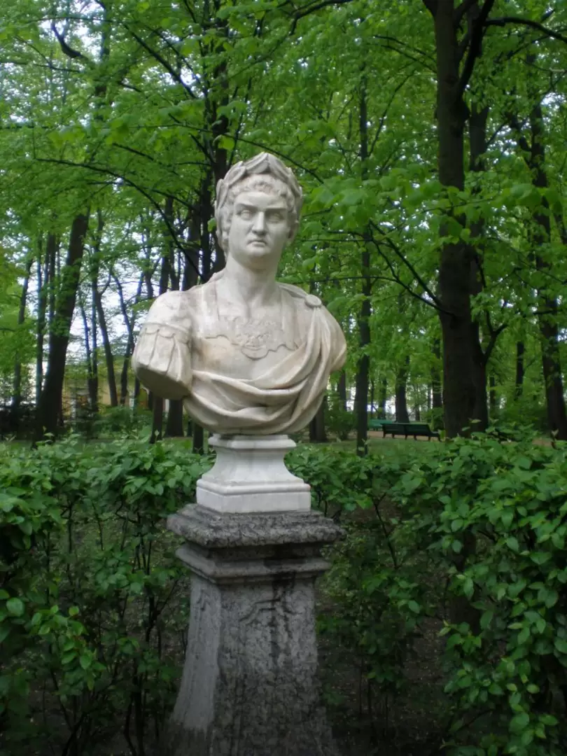 Император Нерон — скульптура в Летнем саду Император Нерон — скульптура в Летнем саду