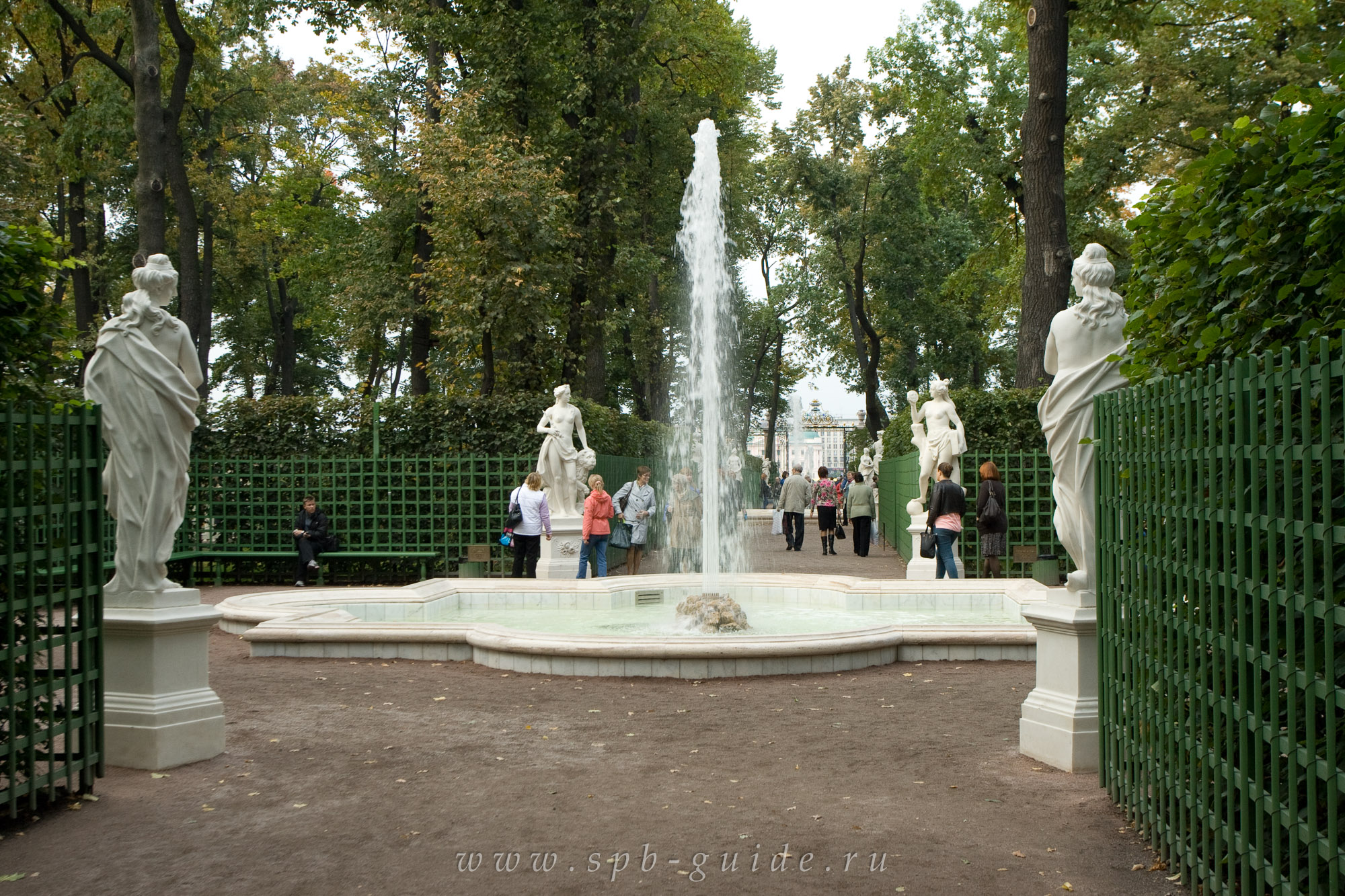 Летний сад в Санкт-Петербурге Летний сад в Санкт-Петербурге