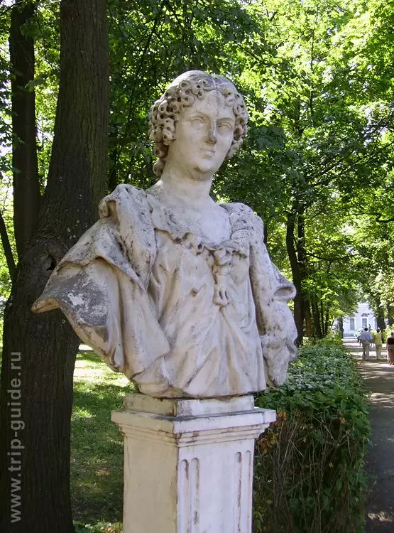 Мария-Казимира, жена Яна Собеского. Неизвестный скульптор, Польша, 17 в. Мария-Казимира, жена Яна Собеского. Неизвестный скульптор, Польша, 17 в.