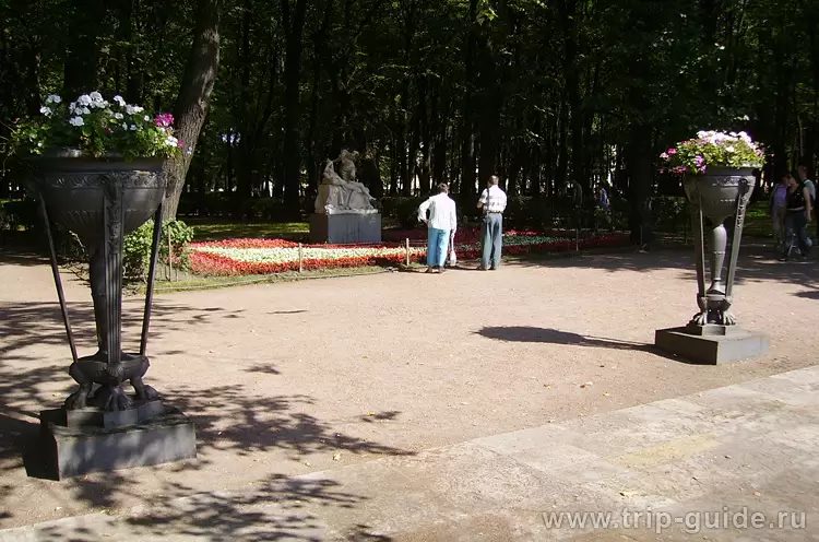 Вазы на Каменной террасе Вазы на Каменной террасе