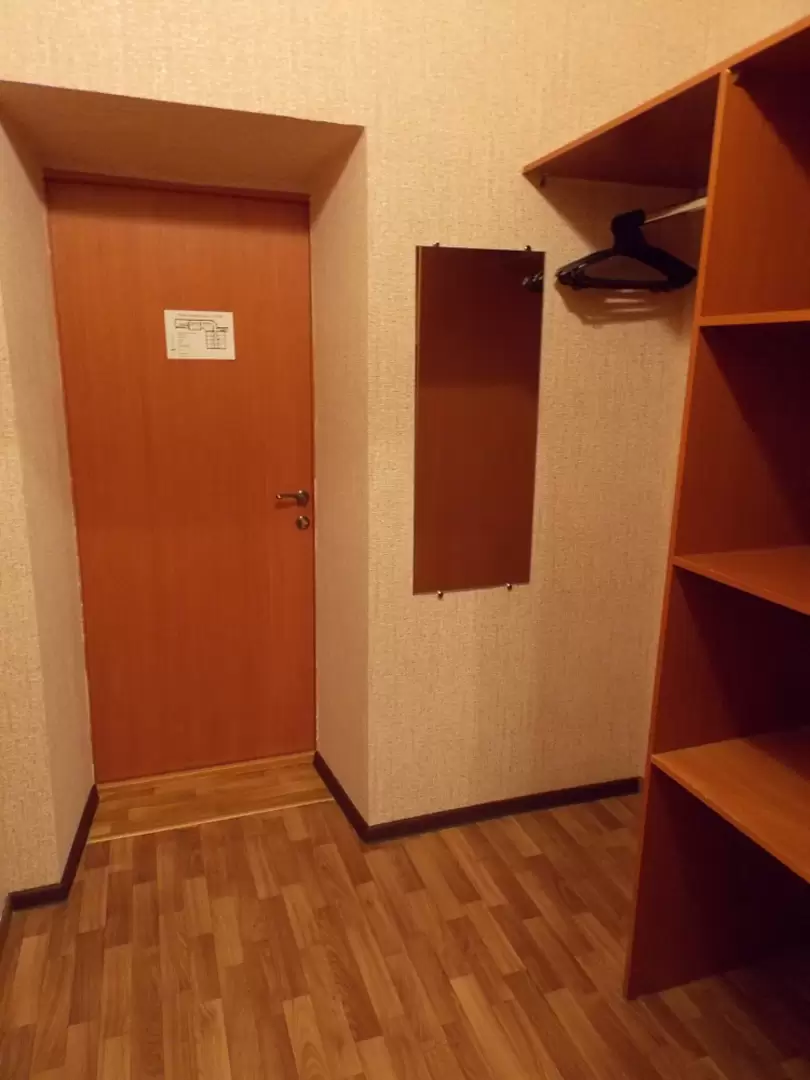 Прихожая в трёхместном номере в гостинице «На Саперном» Прихожая в трёхместном номере в гостинице «На Саперном»