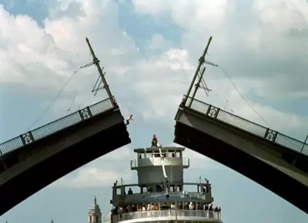 Санкт-Петербург в фильме «Невероятные приключения итальянцев в России» Санкт-Петербург в фильме «Невероятные приключения итальянцев в России»