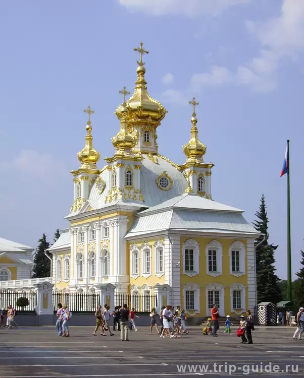 Церковный корпус в Петергофе Церковный корпус в Петергофе