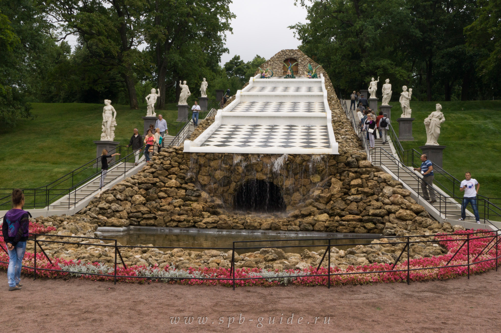 Каскад Шахматная гора в Петергофе Каскад Шахматная гора в Петергофе