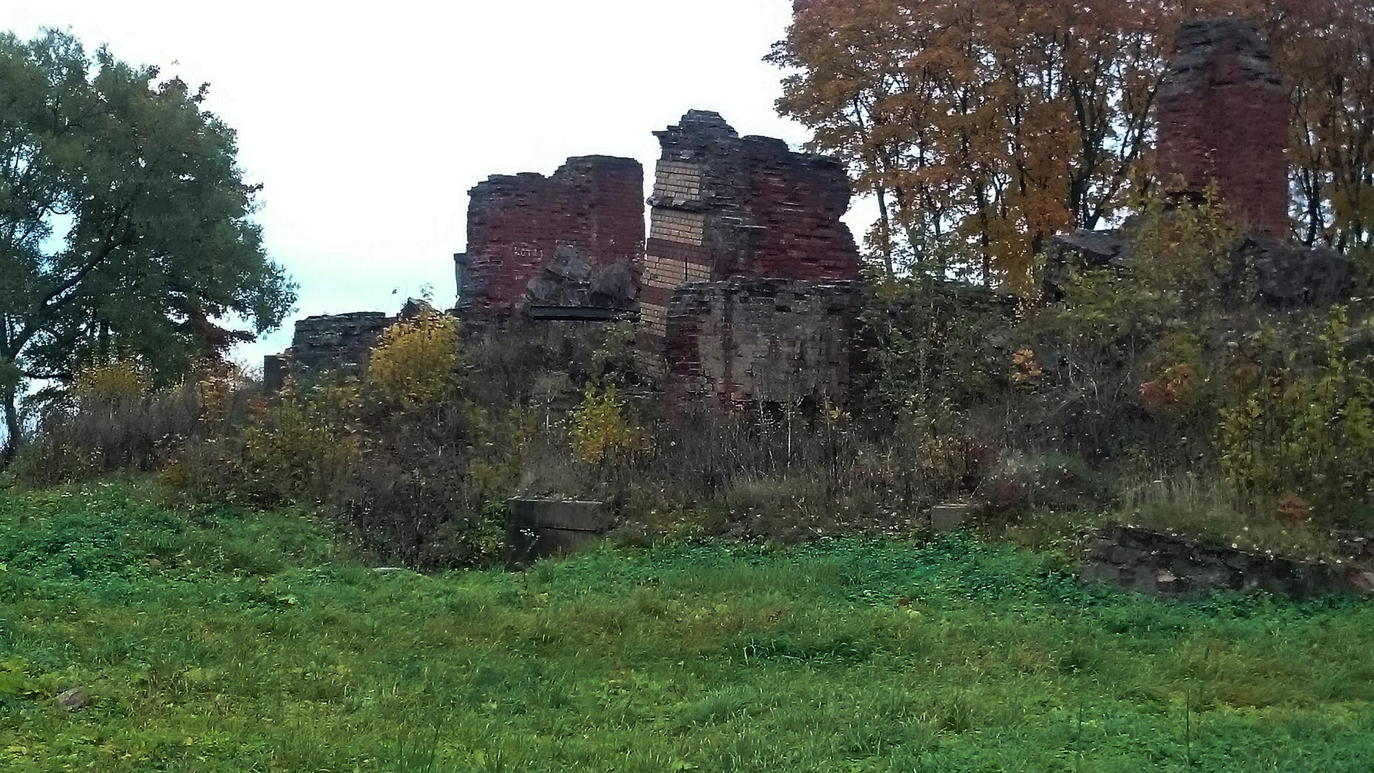 Нижняя дача (Новый дворец) в парке Александрия Нижняя дача (Новый дворец) в парке Александрия
