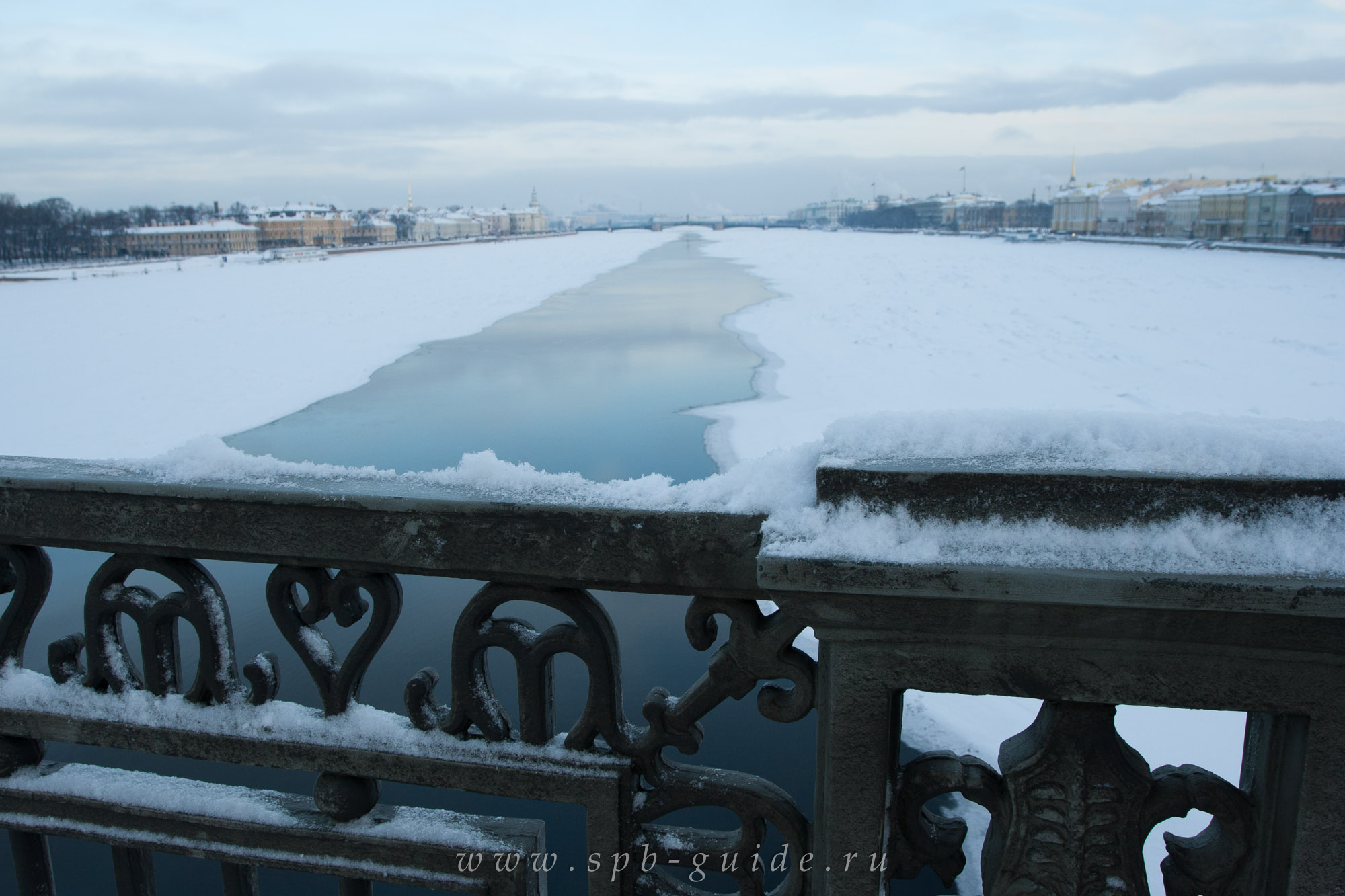 Полынья на Неве Полынья на Неве
