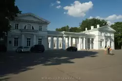 Конюшенный корпус Конюшенный корпус